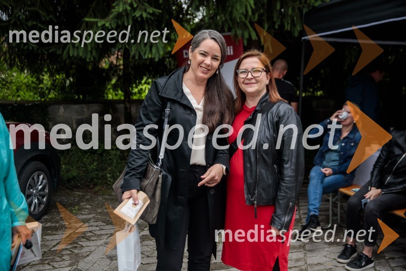 dr. Eva  Premk Bogataj, dm drogerie markt;  Petra Slanič, vodja marketinga, založba ChiaraPraznovanje 18. obletnice založbe Chiara