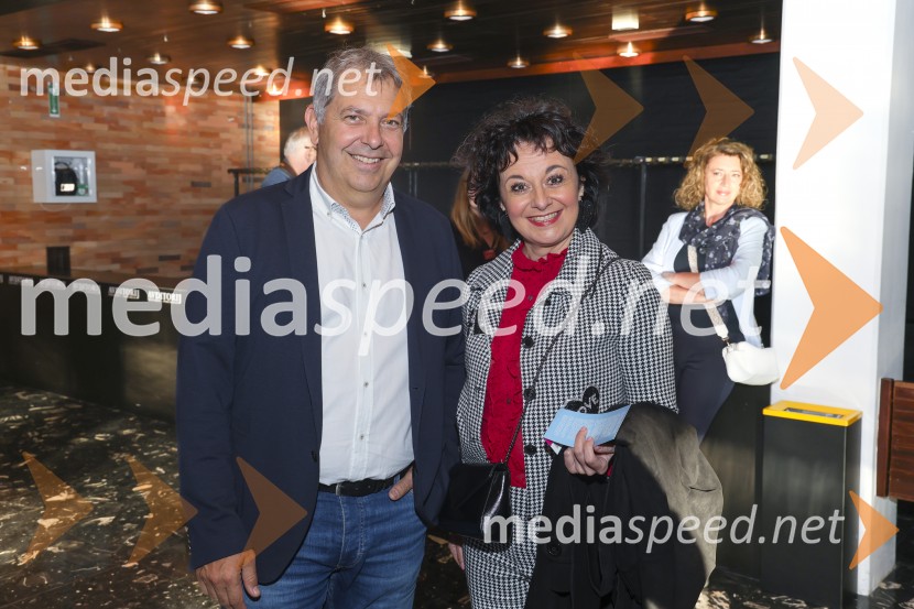  Borut Bažec, direktor, Avditorij Portorož;  Lara Jankovič, igralkaPremiera komedije Pegule avtorja Iztoka Mlakarja