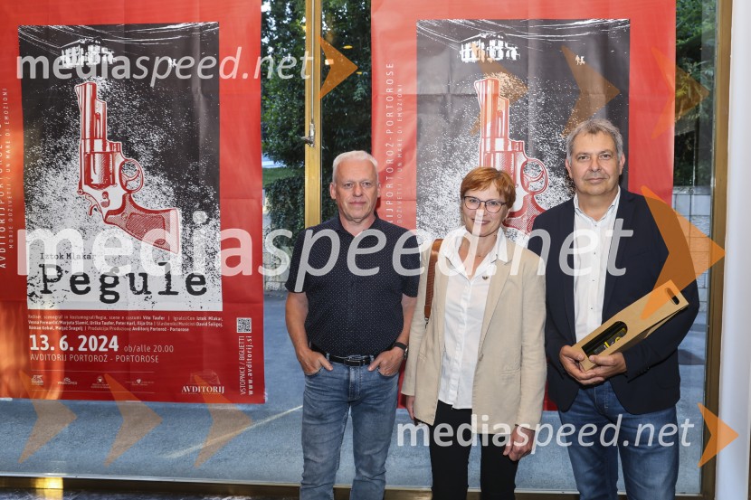  ... ;  Irena Plut, direktorica, javni zavod KC Semič;  Borut Bažec, direktor, Avditorij PortorožPremiera komedije Pegule avtorja Iztoka Mlakarja