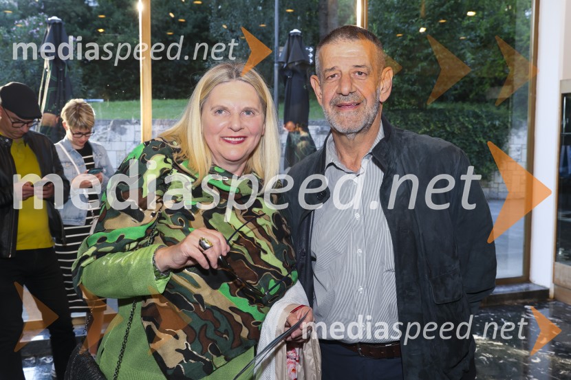  Benja Gobec;  Ervin VivodaPremiera komedije Pegule avtorja Iztoka Mlakarja