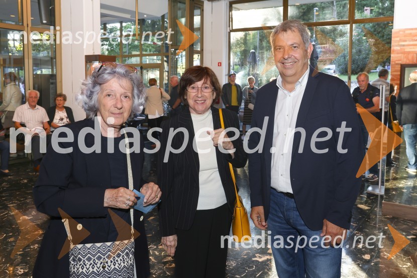  Neva Zajc, novinarka, moderatorka;  Vanda Zajc, Primorski poletni festival;  Borut Bažec, direktor, Avditorij PortorožPremiera komedije Pegule avtorja Iztoka Mlakarja