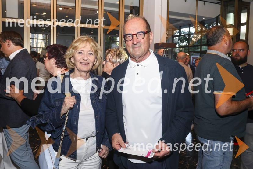  Nataša Černič Šuligoj;  Boris  Šuligoj, novinarPremiera komedije Pegule avtorja Iztoka Mlakarja