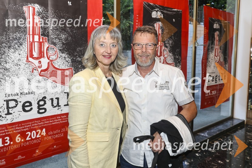   Suzana Zornada-Vrabec, Luka Koper, d.d.;  Branko Vrabec, novinarPremiera komedije Pegule avtorja Iztoka Mlakarja