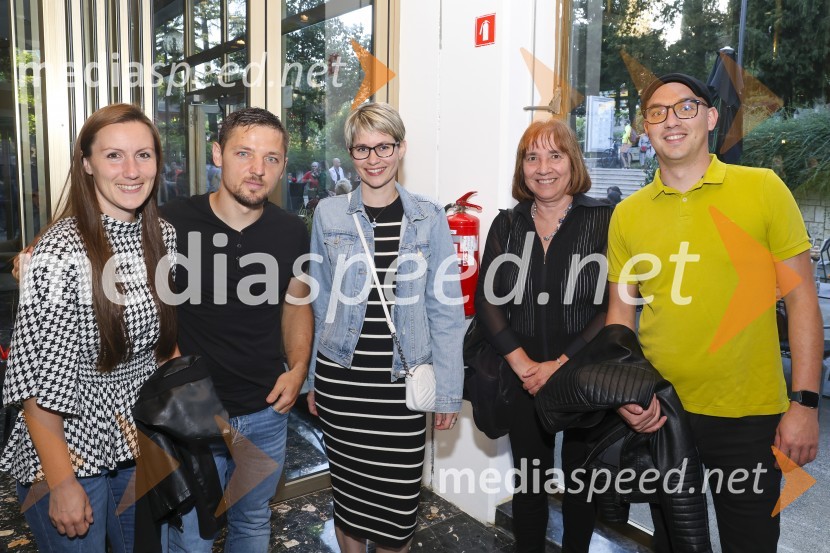 Premiera komedije Pegule avtorja Iztoka Mlakarja