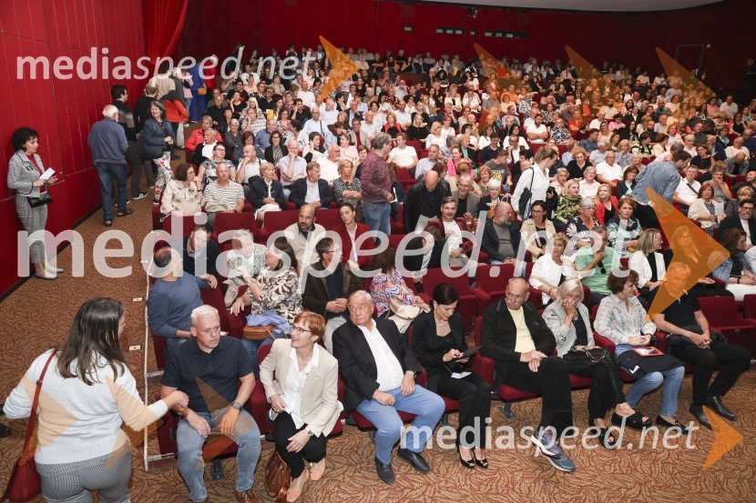 Premiera komedije Pegule avtorja Iztoka Mlakarja