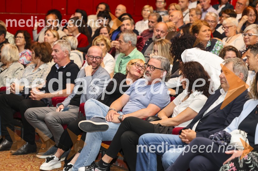 Premiera komedije Pegule avtorja Iztoka Mlakarja