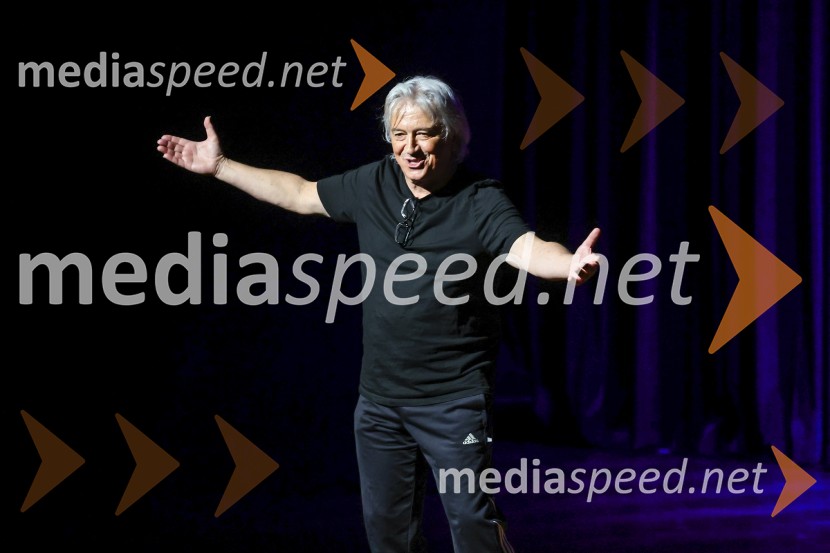  Iztok Mlakar, kantavtor, gledališki igralecPremiera komedije Pegule avtorja Iztoka Mlakarja