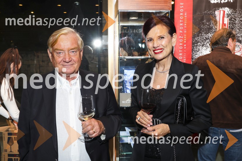  Rihard Stergulc;  Sonja Kajba, Rotary Club PortorožPremiera komedije Pegule avtorja Iztoka Mlakarja