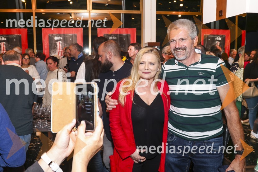  Tanja Gobec, novinarka;  ... Premiera komedije Pegule avtorja Iztoka Mlakarja