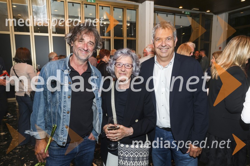  Vito Taufer, režiser;  Neva Zajc, novinarka, moderatorka;  Borut Bažec, direktor, Avditorij PortorožPremiera komedije Pegule avtorja Iztoka Mlakarja