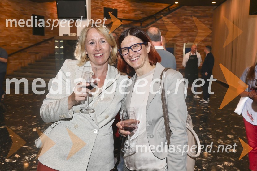 Premiera komedije Pegule avtorja Iztoka Mlakarja