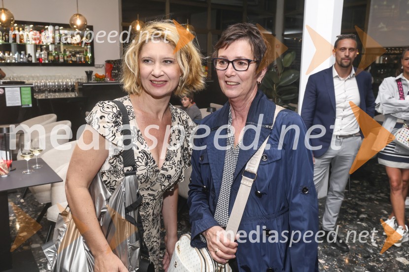  Vesna Pernarčič, igralka;  ... Premiera komedije Pegule avtorja Iztoka Mlakarja