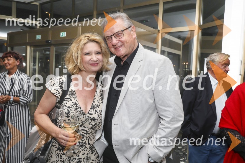  Vesna Pernarčič, igralka;  Dušan Mlakar, režiserPremiera komedije Pegule avtorja Iztoka Mlakarja