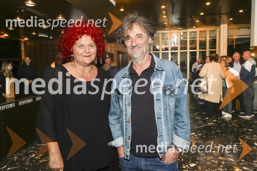  Fulvia Zudič;  Vito Taufer, režiserPremiera komedije Pegule avtorja Iztoka Mlakarja