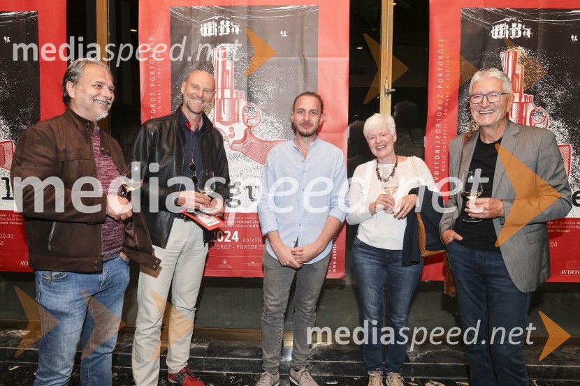 Premiera komedije Pegule avtorja Iztoka Mlakarja