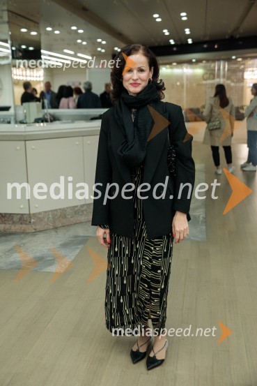  Urša Draž, modna oblikovalkaUrška Centa in Domen Novak s predstavo Tam, v vrtu