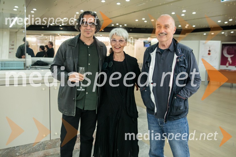  Carlos Pascual, pisatelj;  Špela Karba;  Rich KarbaUrška Centa in Domen Novak s predstavo Tam, v vrtu