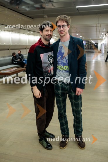  Tomaž Mihelič - Marlenna, član skupine Sestre;  Jure Henigman, igralecUrška Centa in Domen Novak s predstavo Tam, v vrtu