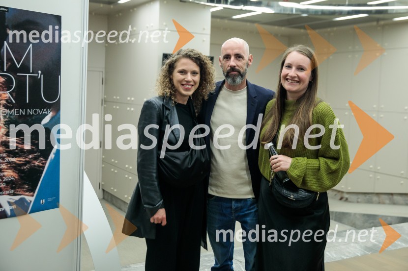  Lučka Centa, likovna umetnica;  ... ;  Tjaša Jarc, DžunglaUrška Centa in Domen Novak s predstavo Tam, v vrtu