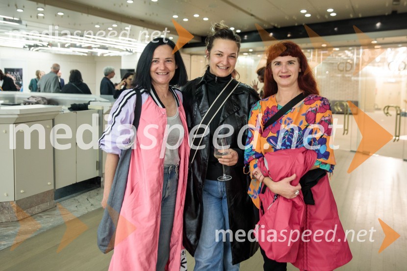  ... ;  Sara Janašković, plesalka, koreografinja;  Uršula Teržan, plesalka, koreografinja in profesorica umetnosti gibaUrška Centa in Domen Novak s predstavo Tam, v vrtu