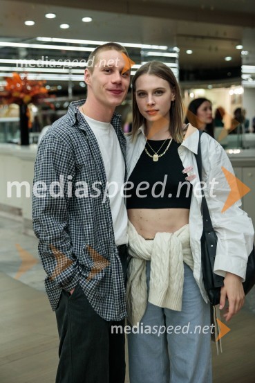  Timon Šturbej, igralec;  Klara Kuk, igralka, manekenkaUrška Centa in Domen Novak s predstavo Tam, v vrtu