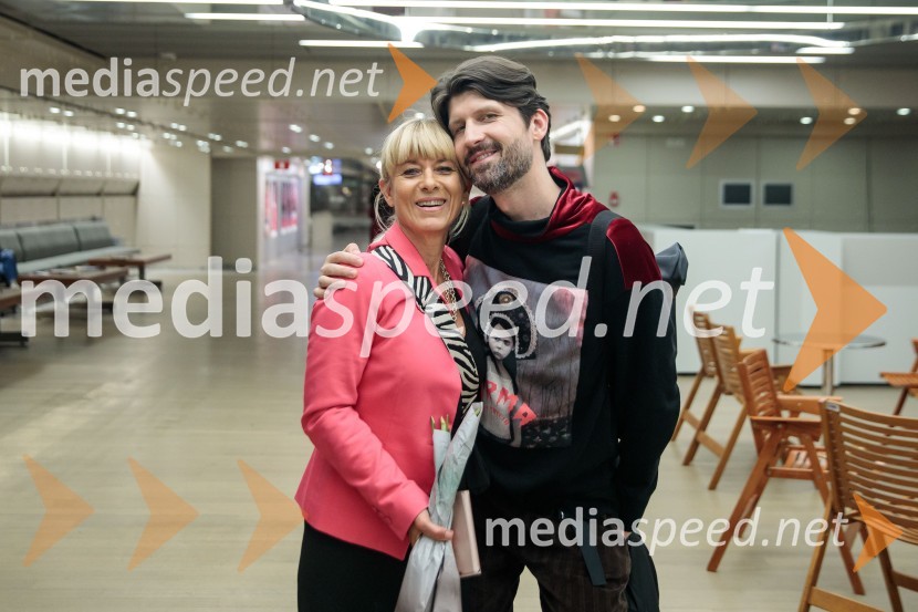  Barbra Jermann, urednica revije Suzy;  Tomaž Mihelič - Marlenna, član skupine SestreUrška Centa in Domen Novak s predstavo Tam, v vrtu