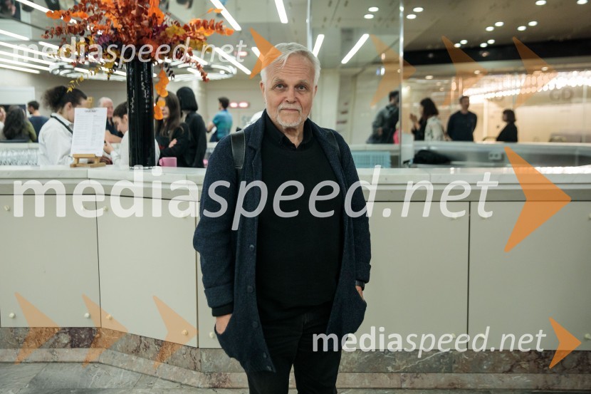  Niko Goršič, dramaturg in gledališki kritikUrška Centa in Domen Novak s predstavo Tam, v vrtu