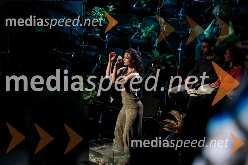  Urška Centa, plesalka flamenkaUrška Centa in Domen Novak s predstavo Tam, v vrtu