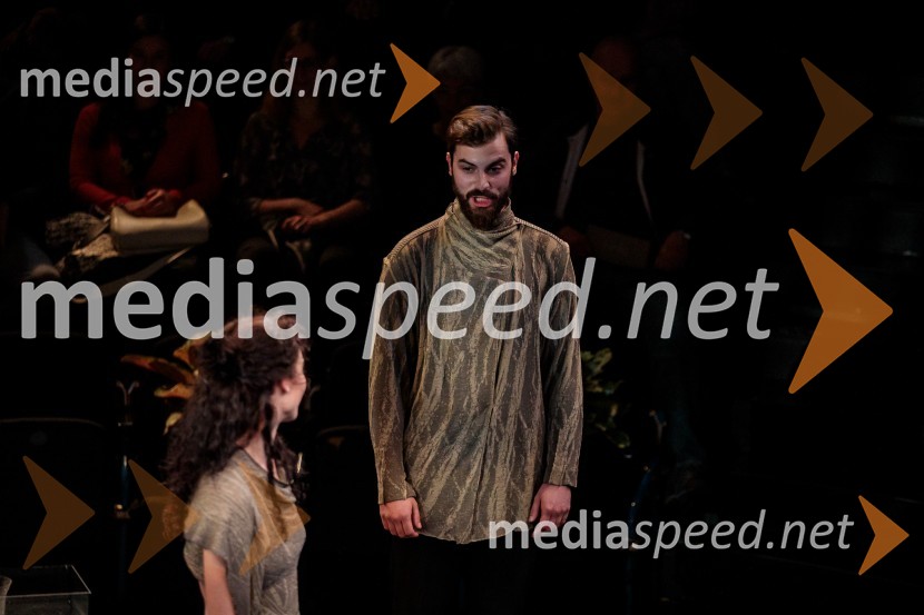  Domen Novak, igralec Urška Centa in Domen Novak s predstavo Tam, v vrtu