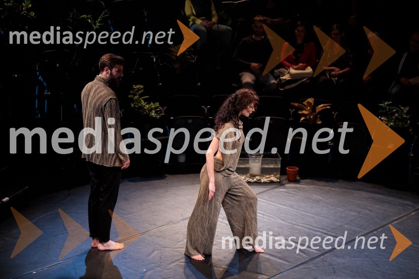  Domen Novak, igralec ;  Urška Centa, plesalka flamenkaUrška Centa in Domen Novak s predstavo Tam, v vrtu