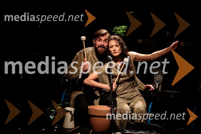  Domen Novak, igralec ;  Urška Centa, plesalka flamenkaUrška Centa in Domen Novak s predstavo Tam, v vrtu