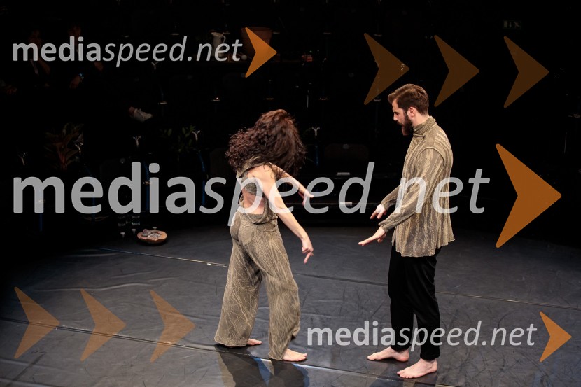  Domen Novak, igralec ;  Urška Centa, plesalka flamenkaUrška Centa in Domen Novak s predstavo Tam, v vrtu