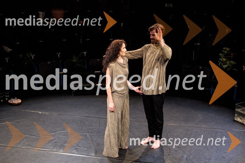  Urška Centa, plesalka flamenka;  Domen Novak, igralec Urška Centa in Domen Novak s predstavo Tam, v vrtu