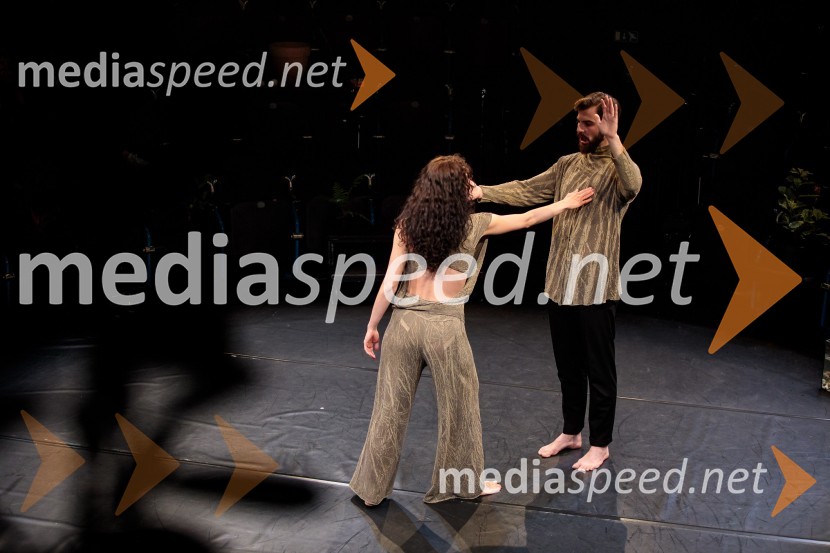  Urška Centa, plesalka flamenka;  Domen Novak, igralec Urška Centa in Domen Novak s predstavo Tam, v vrtu