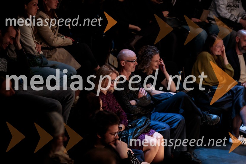 Urška Centa in Domen Novak s predstavo Tam, v vrtu