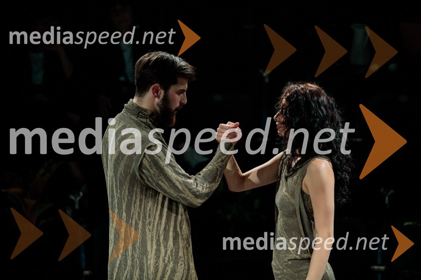  Domen Novak, igralec ;  Urška Centa, plesalka flamenkaUrška Centa in Domen Novak s predstavo Tam, v vrtu