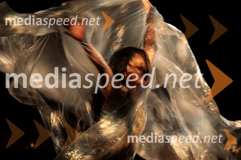  Urška Centa, plesalka flamenkaUrška Centa in Domen Novak s predstavo Tam, v vrtu