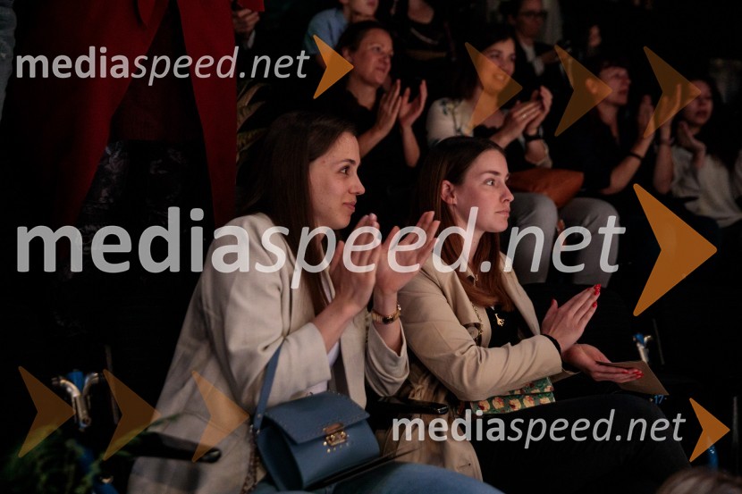 Urška Centa in Domen Novak s predstavo Tam, v vrtu