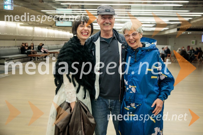  Neža Bojović;  Richard Karba;  Špela KarbaUrška Centa in Domen Novak s predstavo Tam, v vrtu