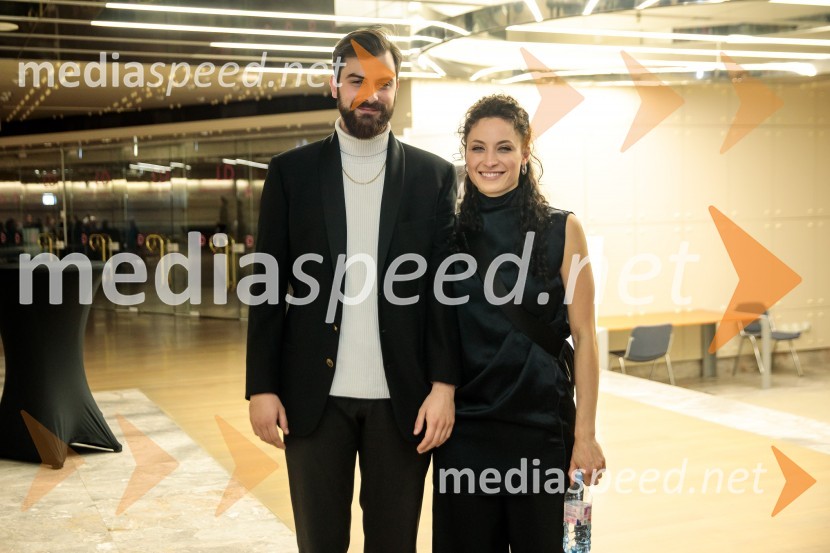  Domen Novak, igralec ;  Urška Centa, plesalka flamenkaUrška Centa in Domen Novak s predstavo Tam, v vrtu