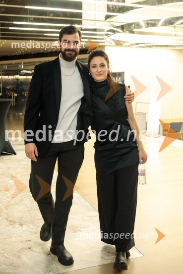  Domen Novak, igralec ;  Urška Centa, plesalka flamenkaUrška Centa in Domen Novak s predstavo Tam, v vrtu