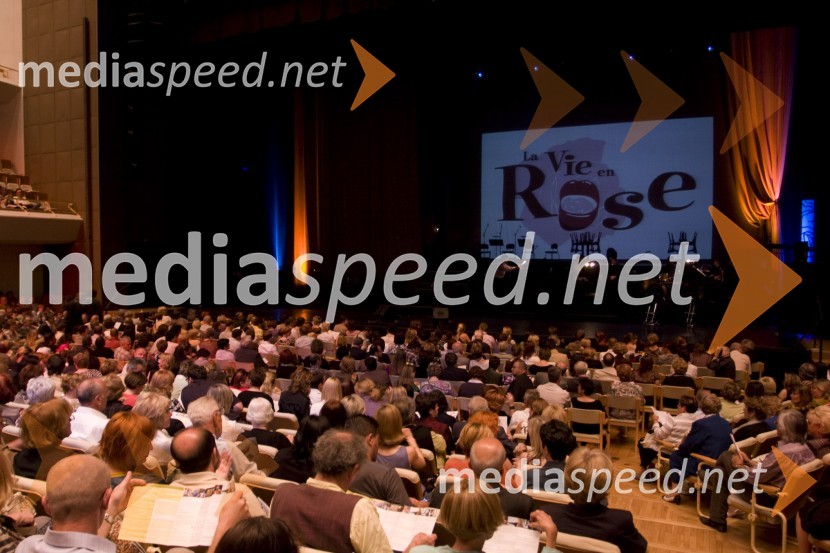 La vie en rose, prizor iz mednarodnega večera šansonovLa Vie en Rose, mednarodni večer šansonov