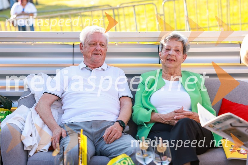  Slavko Lovrenčič;  Tilčka LovrenčičEkskluzivni koncert Joker out ob 50-letnici Poli