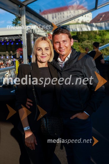  Nuška Gajšek, županja, Mestna občina Ptuj;  Dejan Levanič, državni sekretar, Ministrstvo za delo, družino, socialne zadeve in enake možnosti Republike SlovenijeEkskluzivni koncert Joker out ob 50-letnici Poli