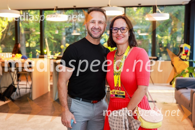  Barbara Stopinšek, vodja blagovne znamke Poli v Skupini Perutnina Ptuj;  Davorin Gabrovec, DataboxEkskluzivni koncert Joker out ob 50-letnici Poli