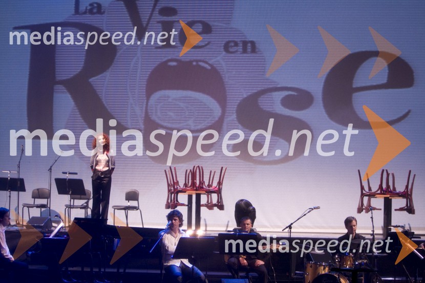 La vie en rose, prizor iz mednarodnega večera šansonovLa Vie en Rose, mednarodni večer šansonov