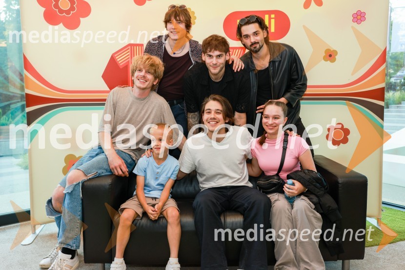  Jure Maček,  Joker Out;  ... ;  Kris  Guštin, Joker Out;  Bojan Cvjetićanin, Joker Out;  Nace  Jordan, Joker Out;  Jan  Peteh, Joker Out;  ... Ekskluzivni koncert Joker out ob 50-letnici Poli