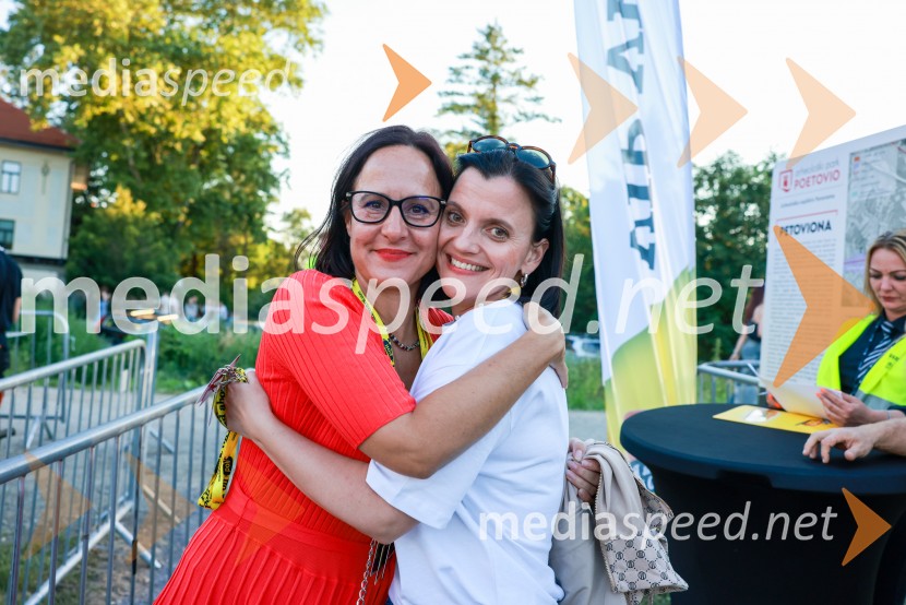  Barbara Stopinšek, vodja blagovne znamke Poli v Skupini Perutnina Ptuj;  Sanja Simonič, Perutnina PtujEkskluzivni koncert Joker out ob 50-letnici Poli