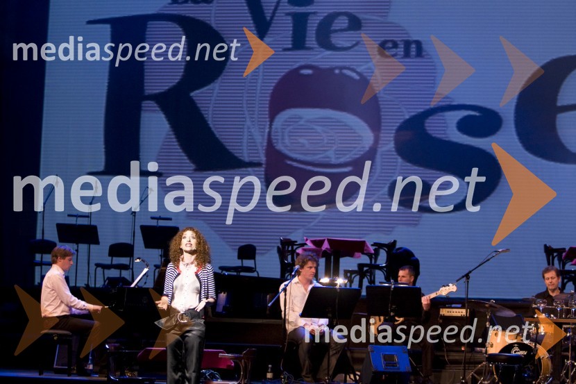 La vie en rose, prizor iz mednarodnega večera šansonovLa Vie en Rose, mednarodni večer šansonov