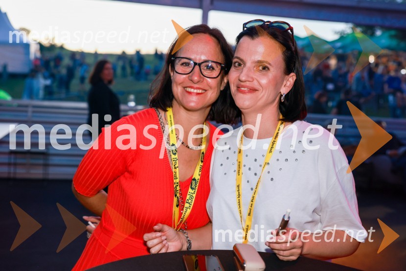  Barbara Stopinšek, vodja blagovne znamke Poli v Skupini Perutnina Ptuj;  Sanja Simonič, Perutnina PtujEkskluzivni koncert Joker out ob 50-letnici Poli